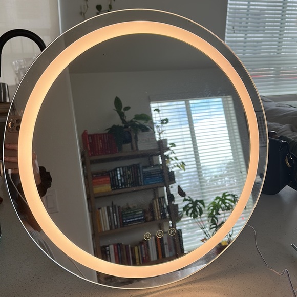 Vanity - Picture 2 of 5